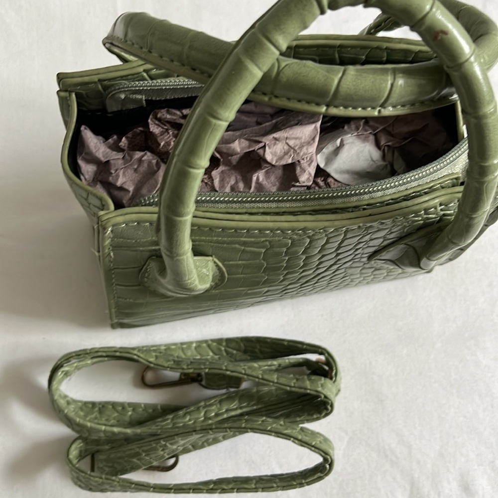 New without tags green faux crocodile mini bag - Picture 2 of 9